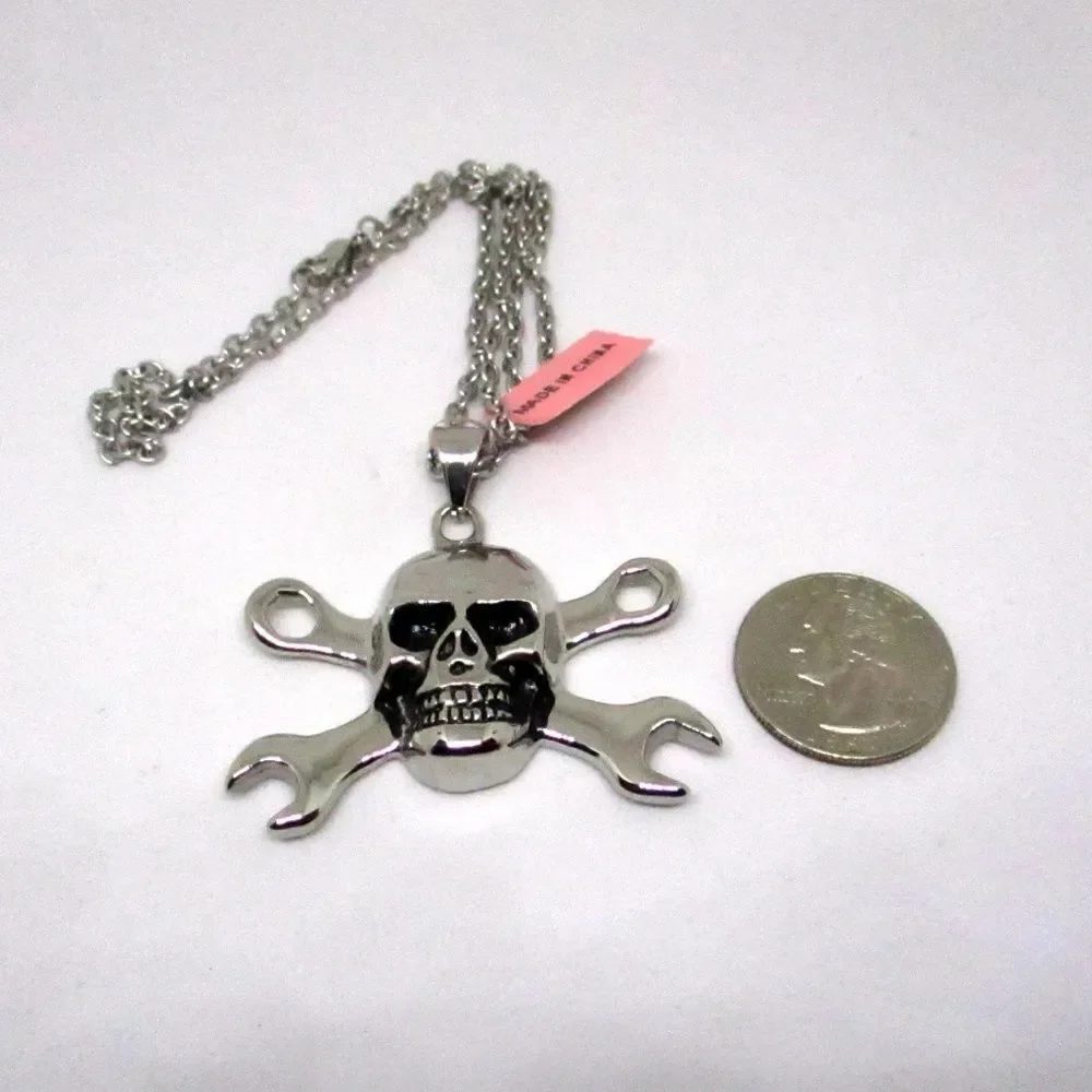 Crossbone Skeleton Men Pendant 20 in Chain